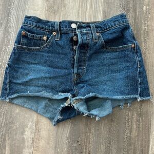 Levi 501 shorts size 26